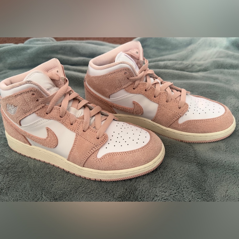 Nike Kids Sneakers in Pink and Cream